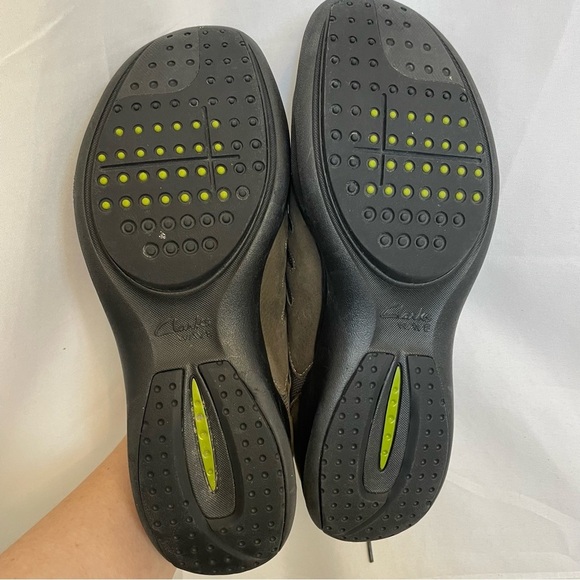 CLARKS Women’s Wave Olive Leather Lace Up Sneaker Shoe Size 8 - Picture 8 of 11